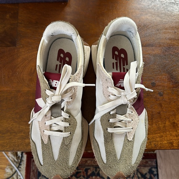 New Balance Cream Sneakers Retro-Inspired Design - Picture 2 of 4